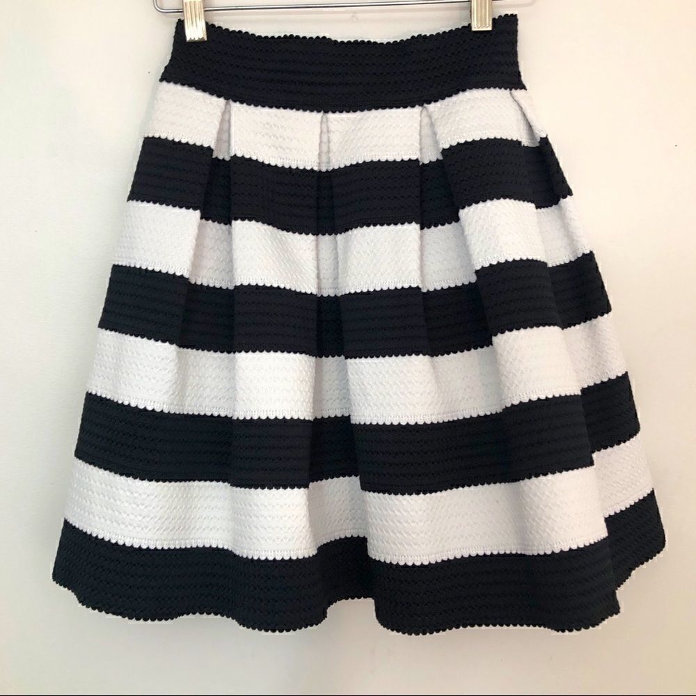 NWOT Express XS Black & White Skirt!!